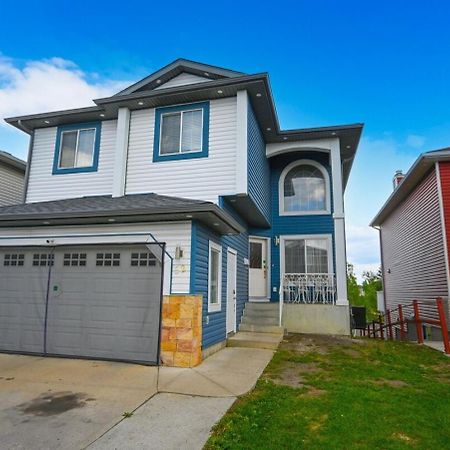 YYC 52-3 Bed Suite On Lake Central Ac By Airport מראה חיצוני תמונה