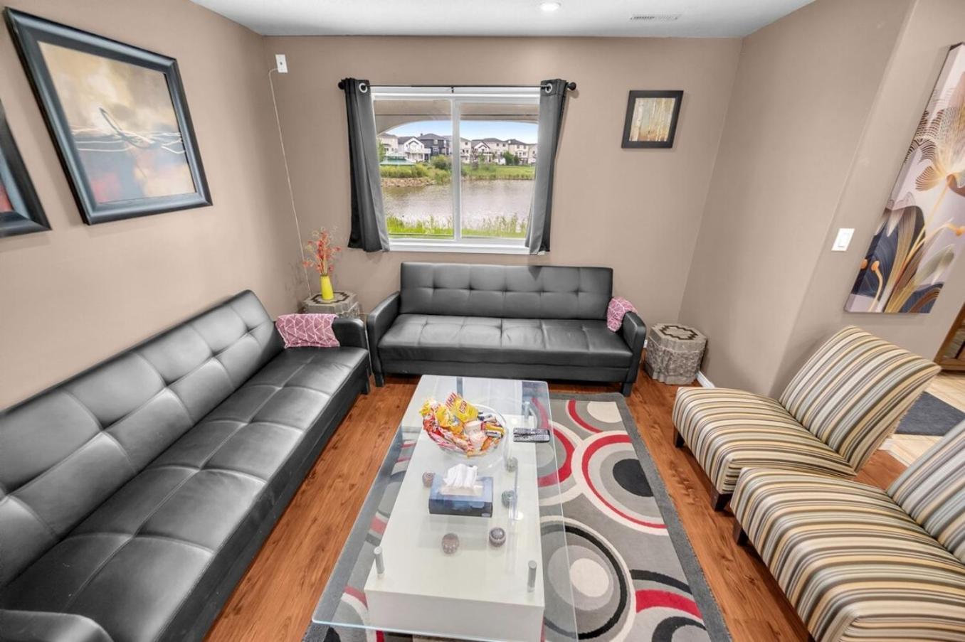 YYC 52-3 Bed Suite On Lake Central Ac By Airport מראה חיצוני תמונה
