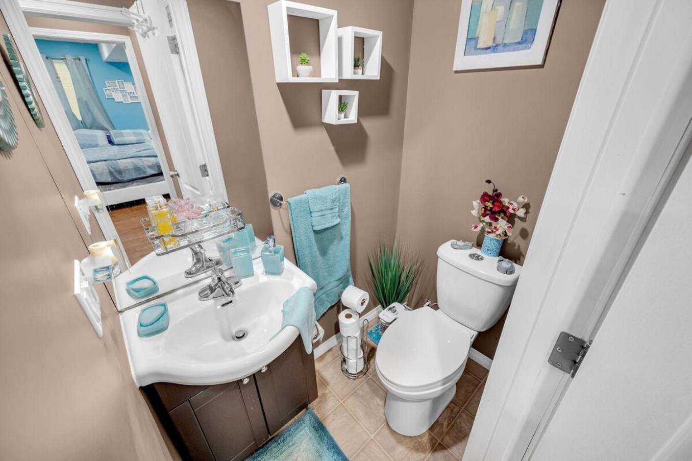 YYC 52-3 Bed Suite On Lake Central Ac By Airport מראה חיצוני תמונה