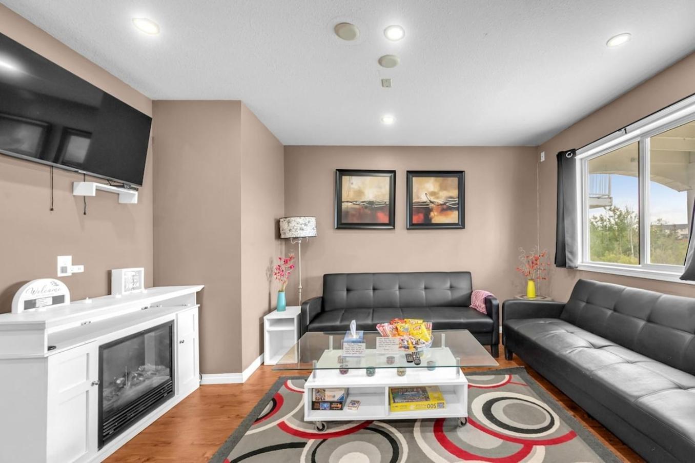 YYC 52-3 Bed Suite On Lake Central Ac By Airport מראה חיצוני תמונה