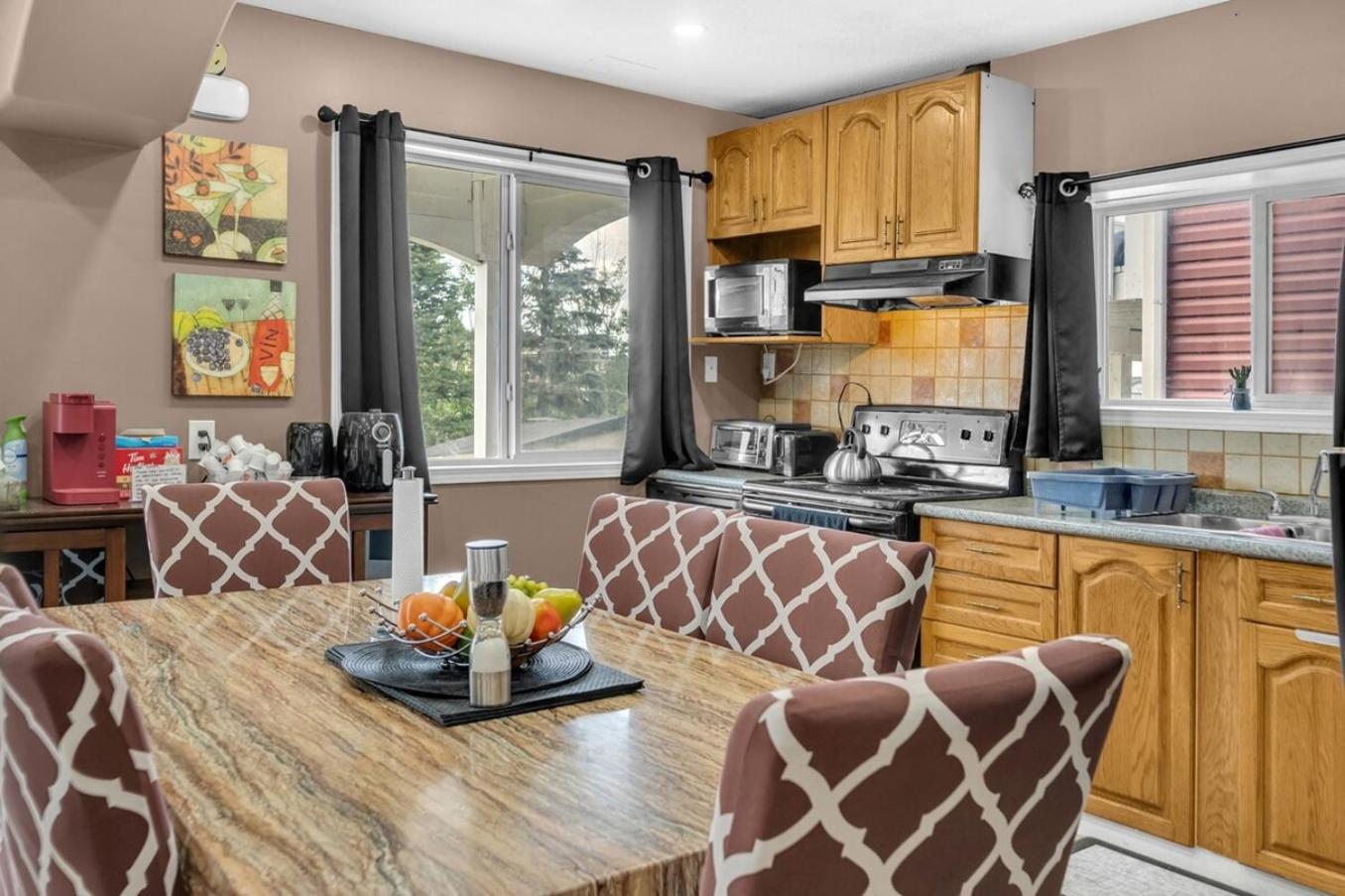 YYC 52-3 Bed Suite On Lake Central Ac By Airport מראה חיצוני תמונה