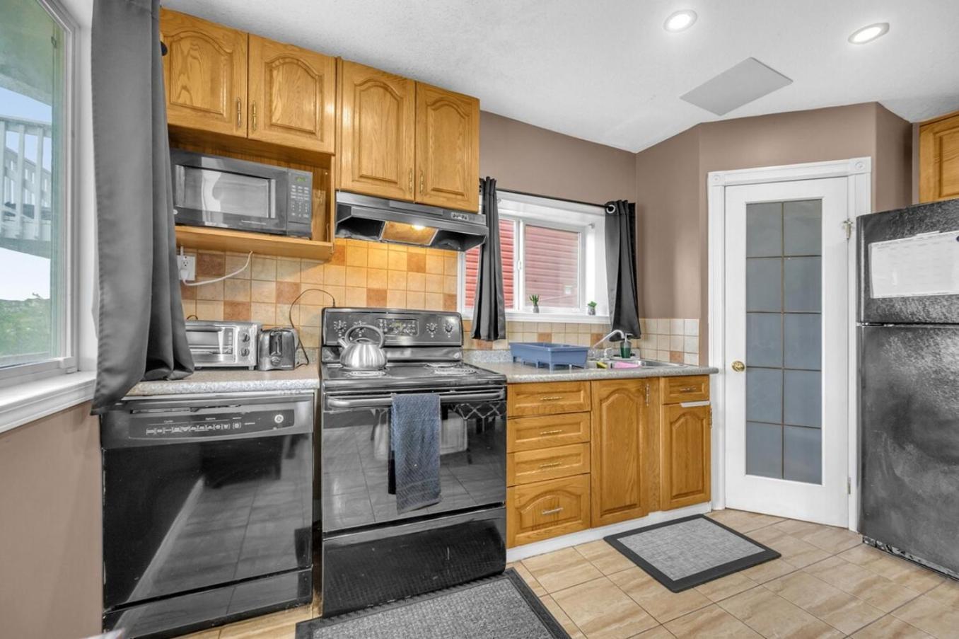 YYC 52-3 Bed Suite On Lake Central Ac By Airport מראה חיצוני תמונה